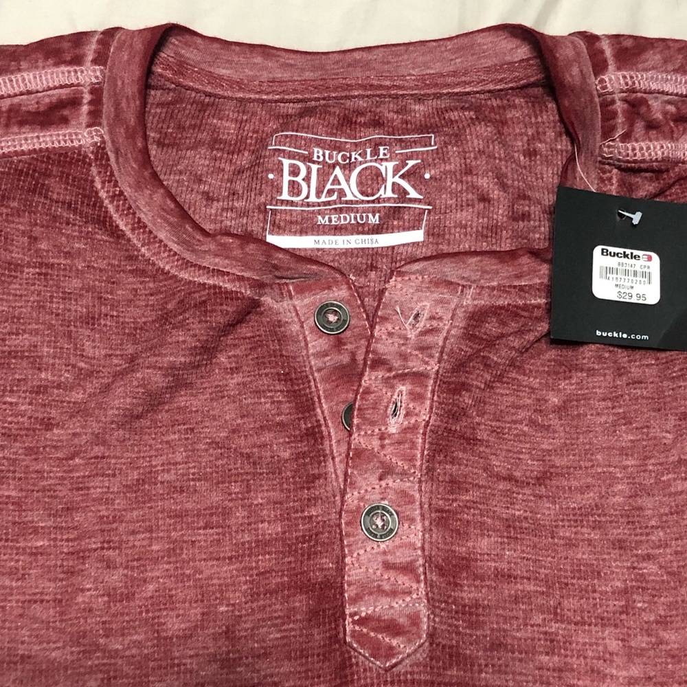 Buckle brand. Medium. Mens. Red/Salmon.